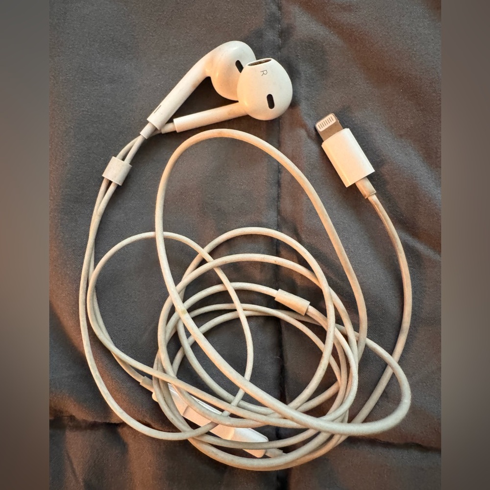 Apple White EarPods Lightning Connector Headset